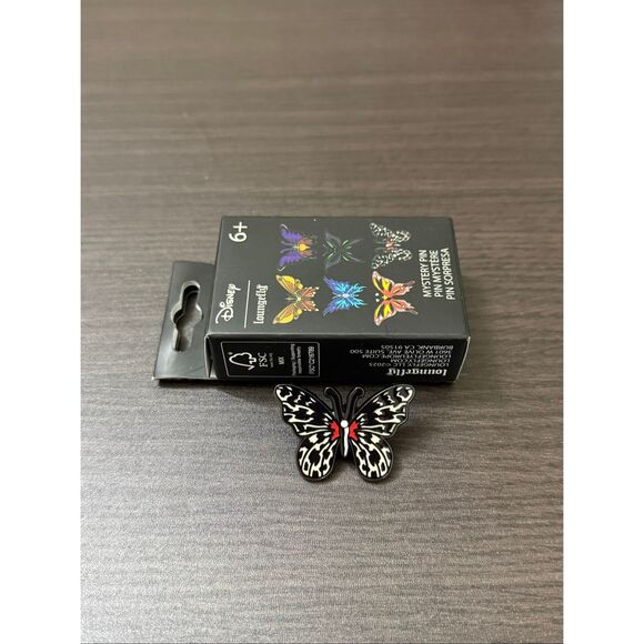 Loungefly Disney Villains Butterfly Blind Box Enamel Pin - Cruella - Picture 1 of 2